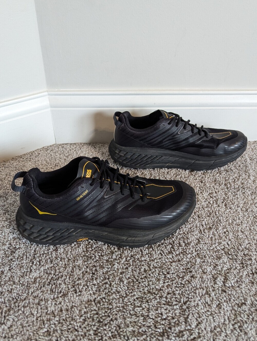 Hoka Speedgoat 4 GTX Trail Running Shoes - Black Gold sz 8.5